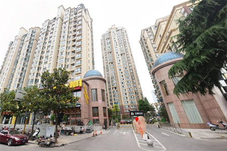 四实小附近格力书香苑3室2厅1卫98万118m2精装修出售